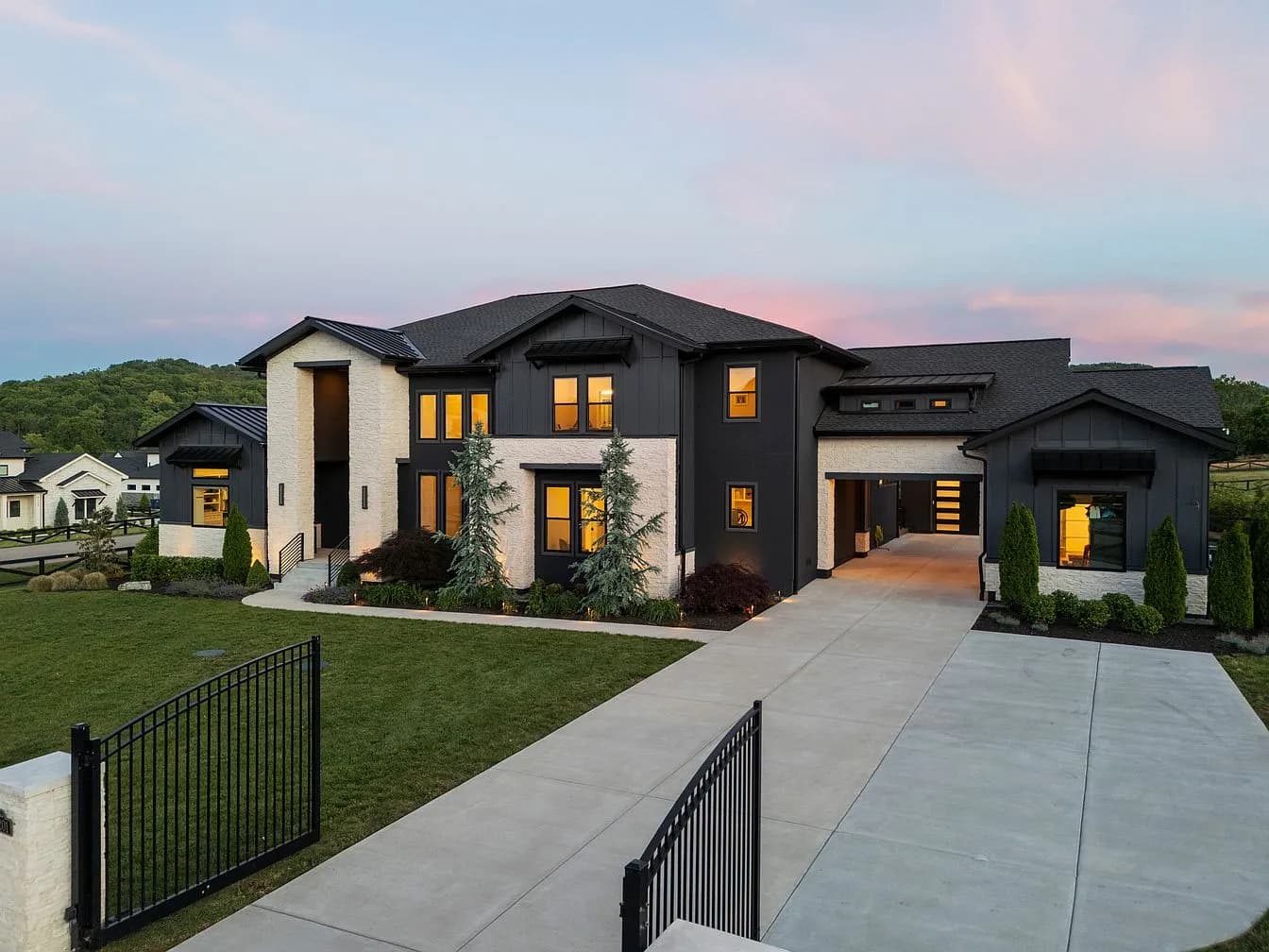 Modern Estate on an Acre Outside Franklin, Tennessee