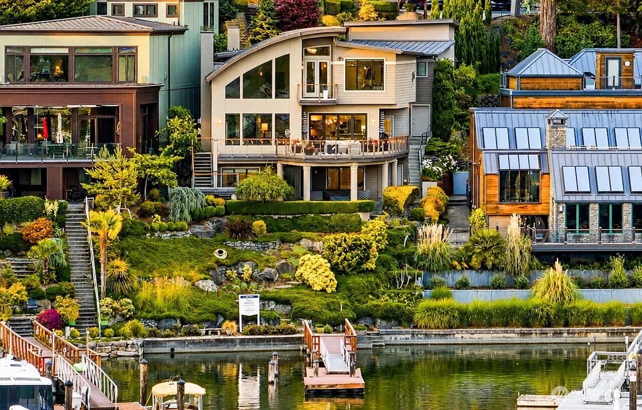 NW Contemporary Waterfront Retreat on Gig Harbor Bay