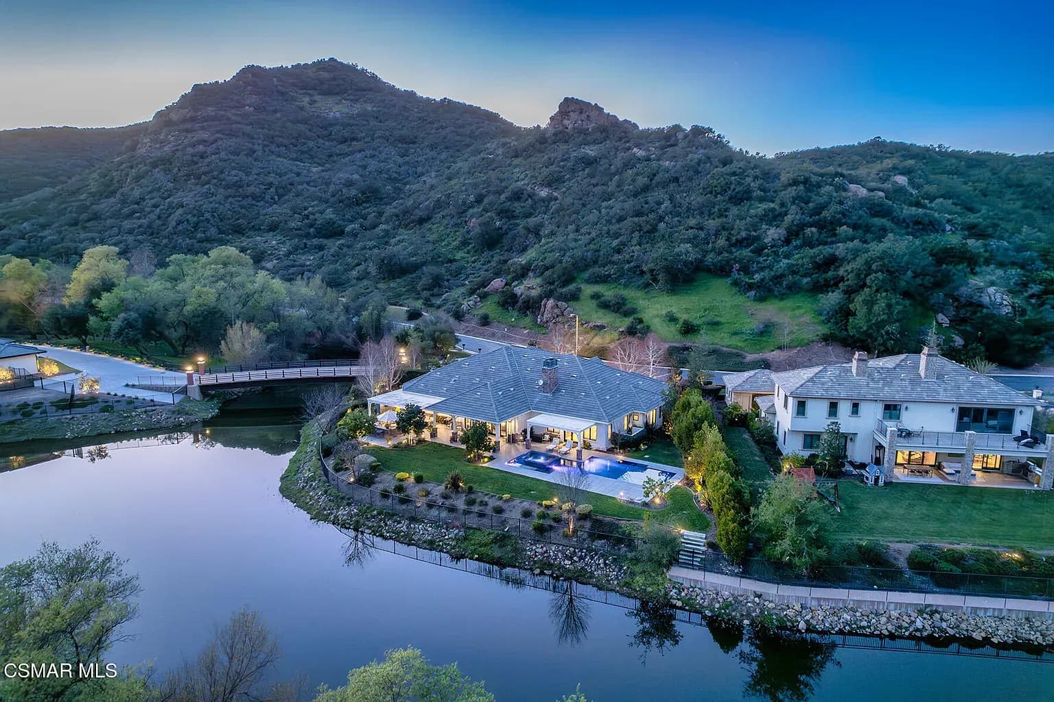 Single-Story California Ranch on the Lake Sherwood Inlet