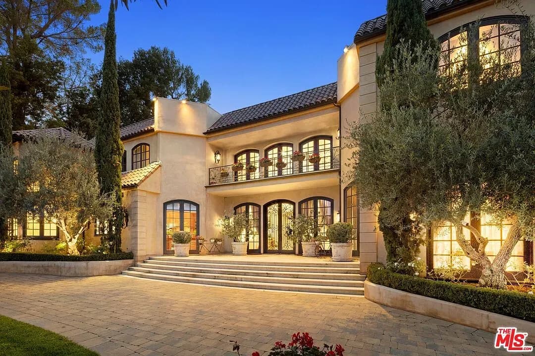 Contemporary Mediterranean Villa off Sunset in Beverly Hills