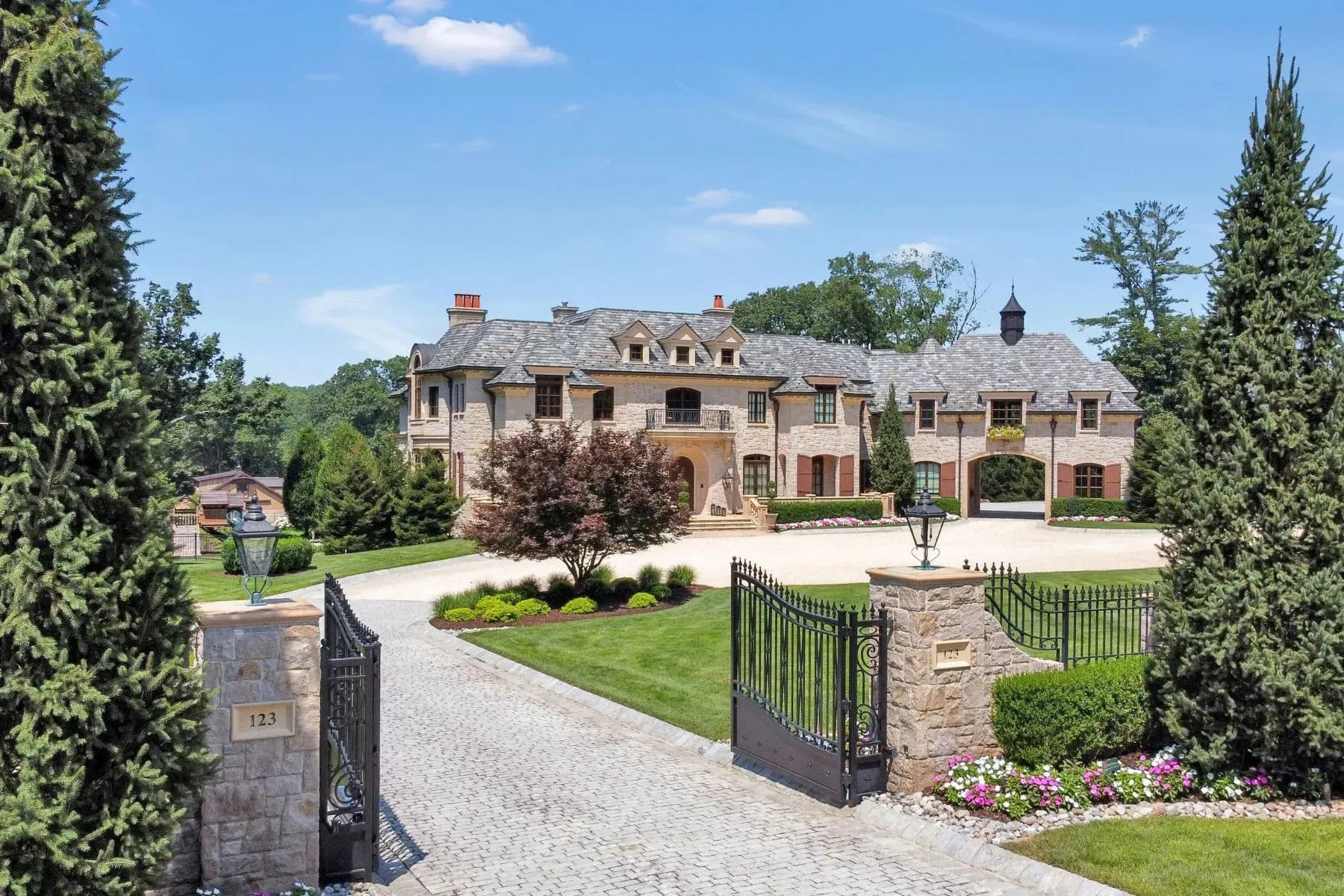 Saddle River Estate With 4.4 Acres & Horse Stables