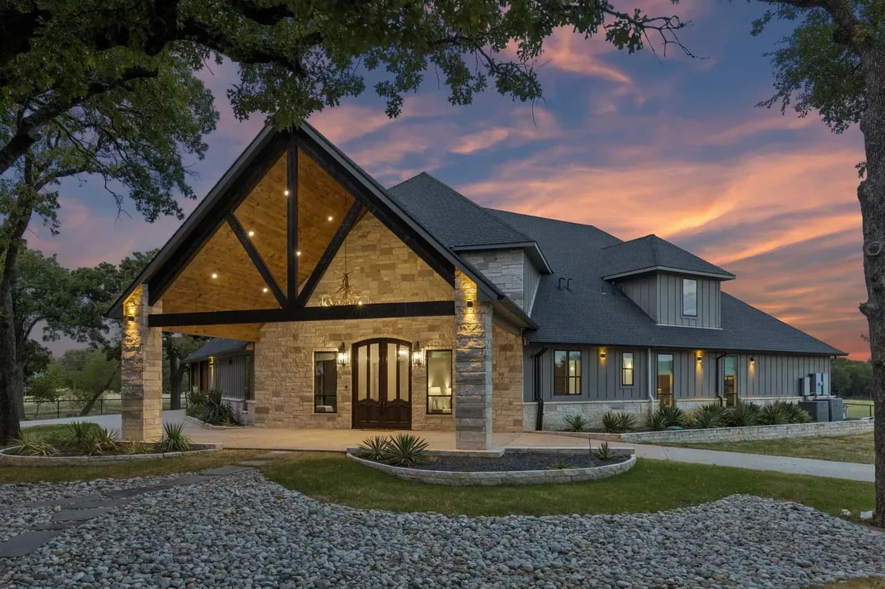 34-Acre Custom Estate With a Stocked Pond in Pilot Point, Texas