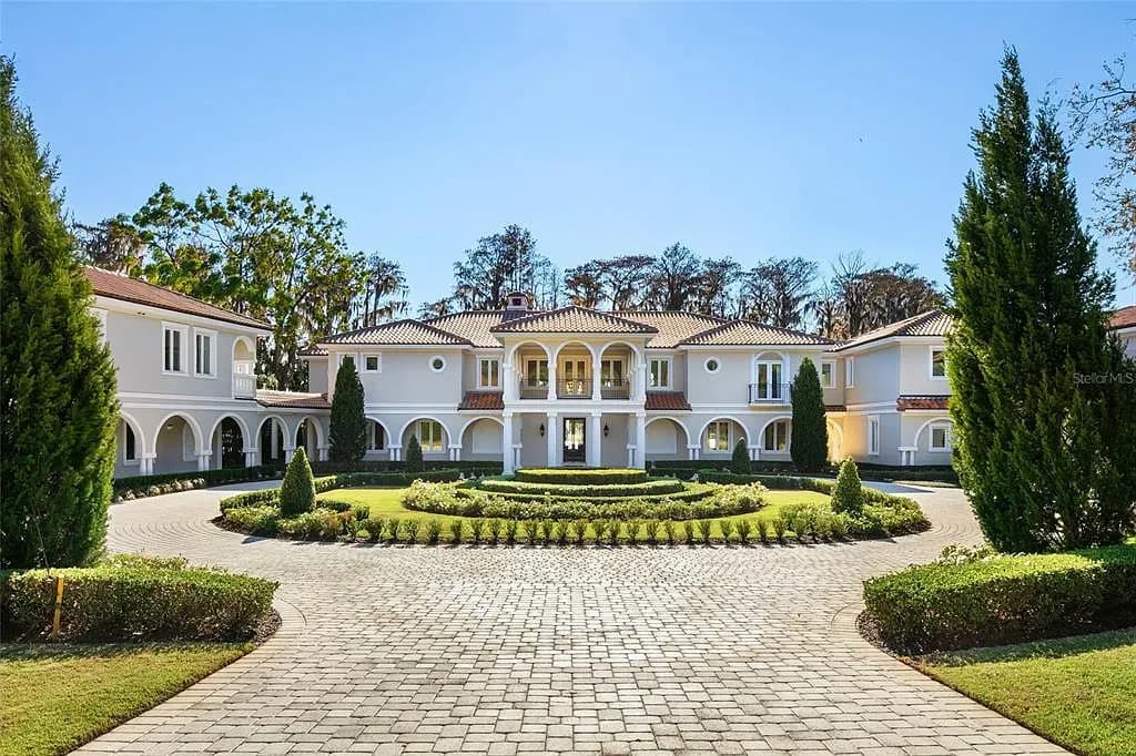 Lakefront Estate on Windermere's Butler Chain of Lakes