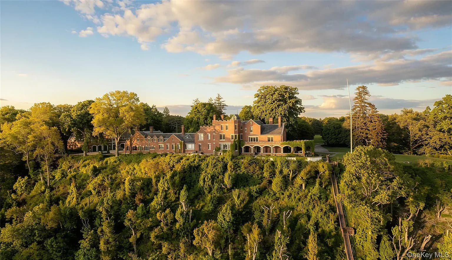 Fort Hill — A Gold Coast Estate With 870 Feet of Private Beach
