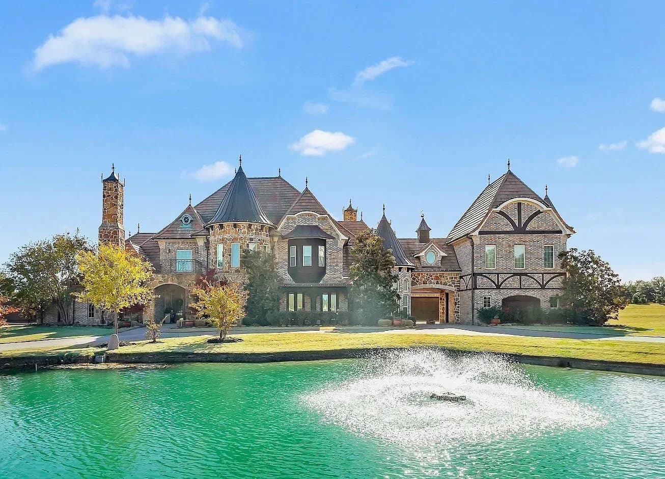 North Texas Estate Has 3 Gated Acres & a Private Pond