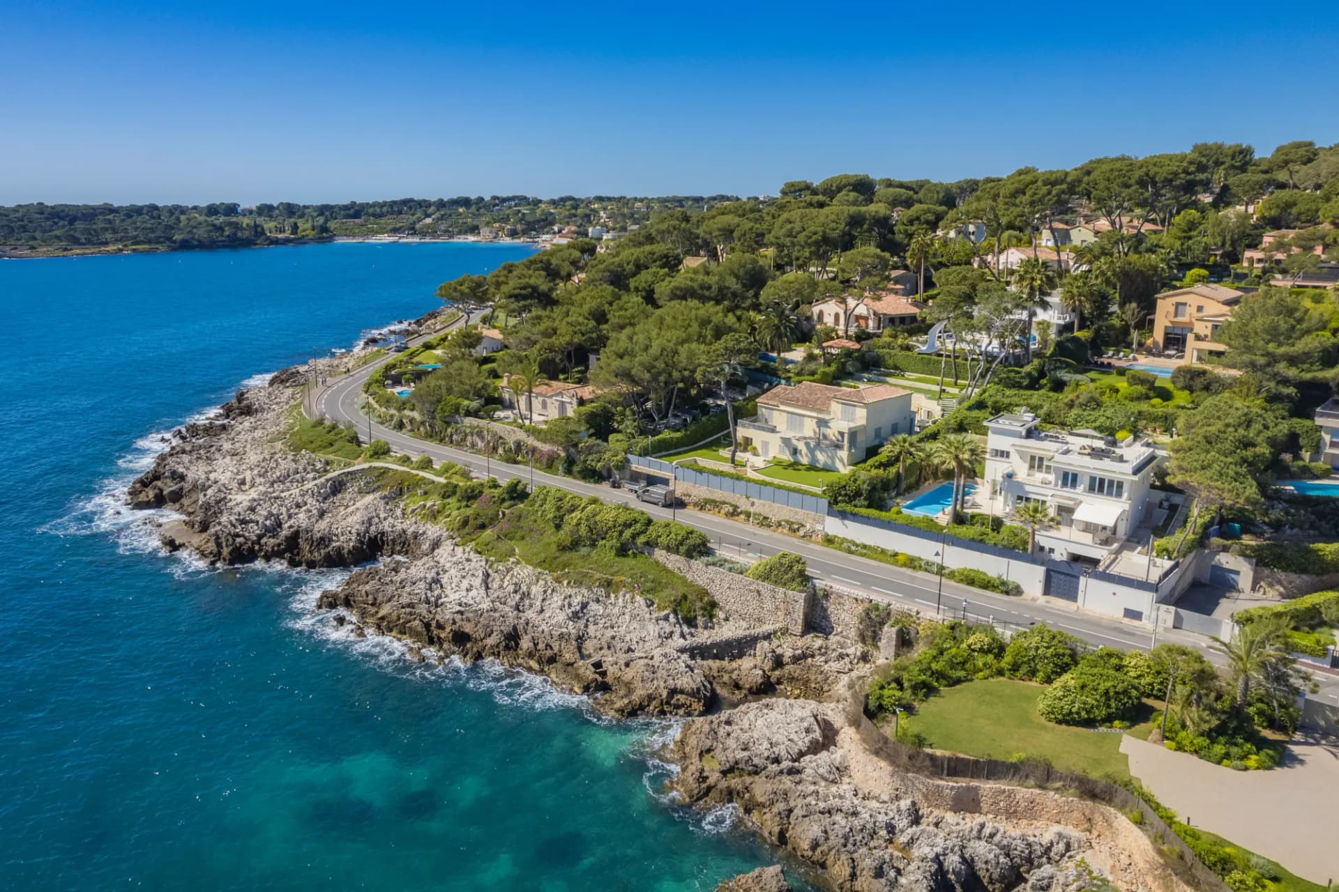 Villa Celeste: 5-Bedroom Art-Déco Waterfront Villa in Cap d'Antibes