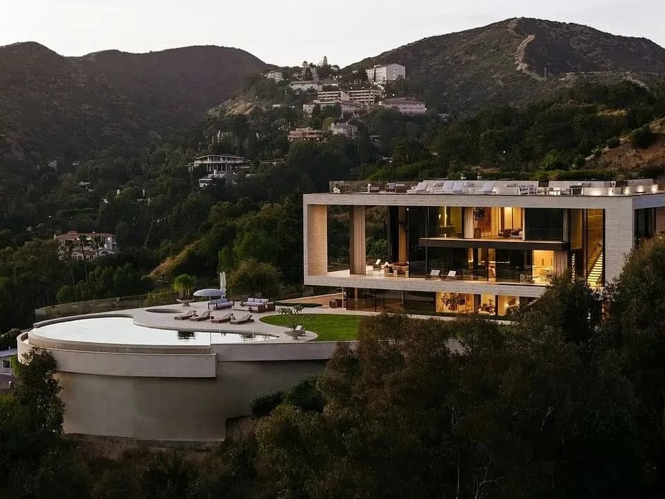 Sempre Vista: A $35M Architectural Monolith in Brentwood