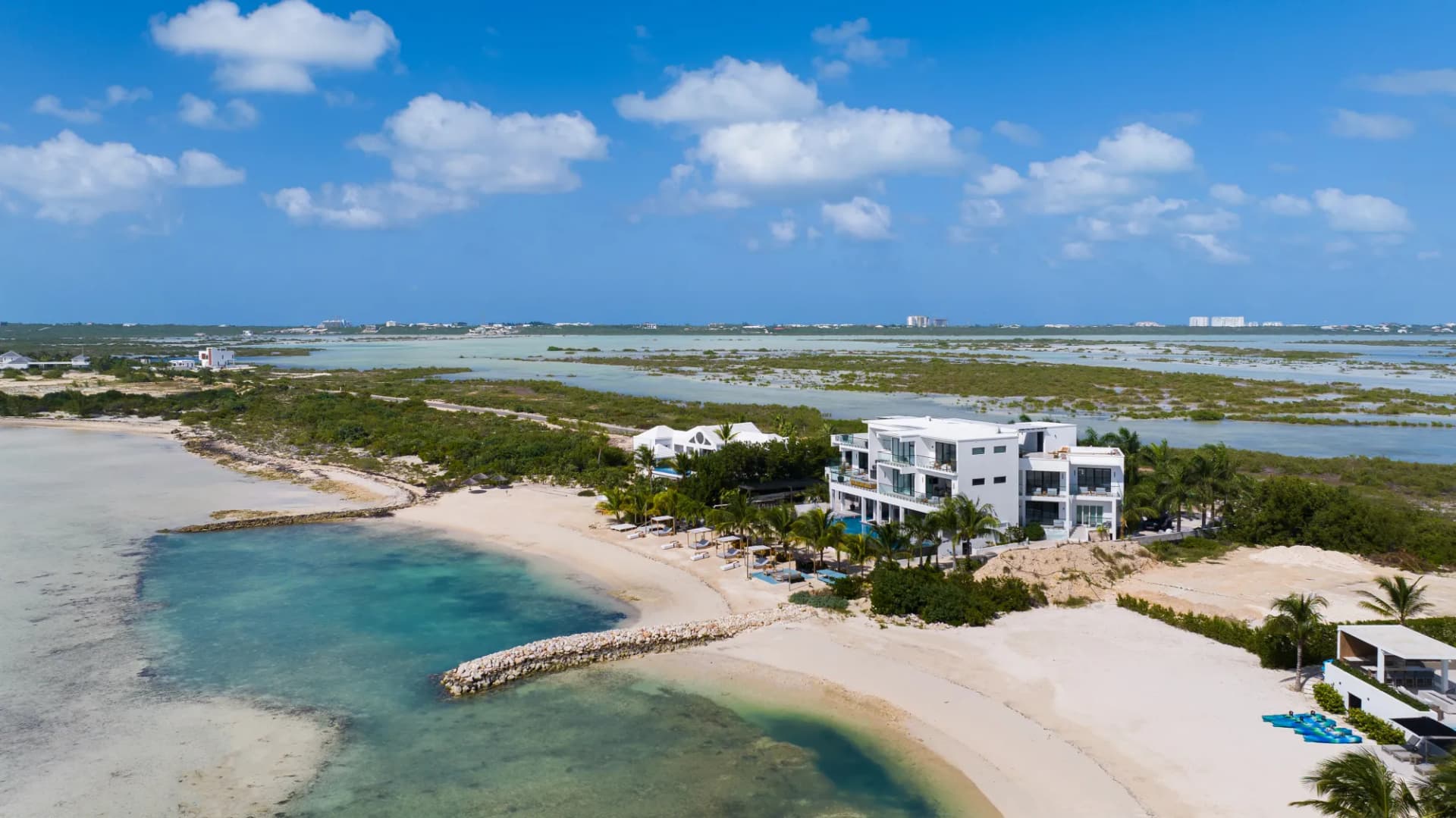 Paradiso Del Mar — A 10-Bedroom Beachfront Villa in Turks & Caicos
