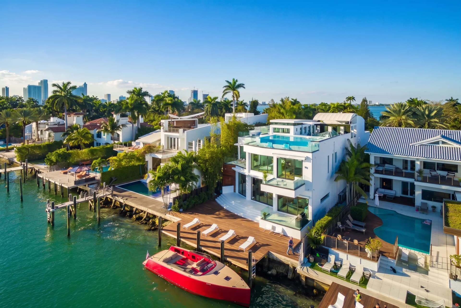 Miami Beach 131: 8-Bedroom Venetian Islands Estate with Rooftop Infinity Pool