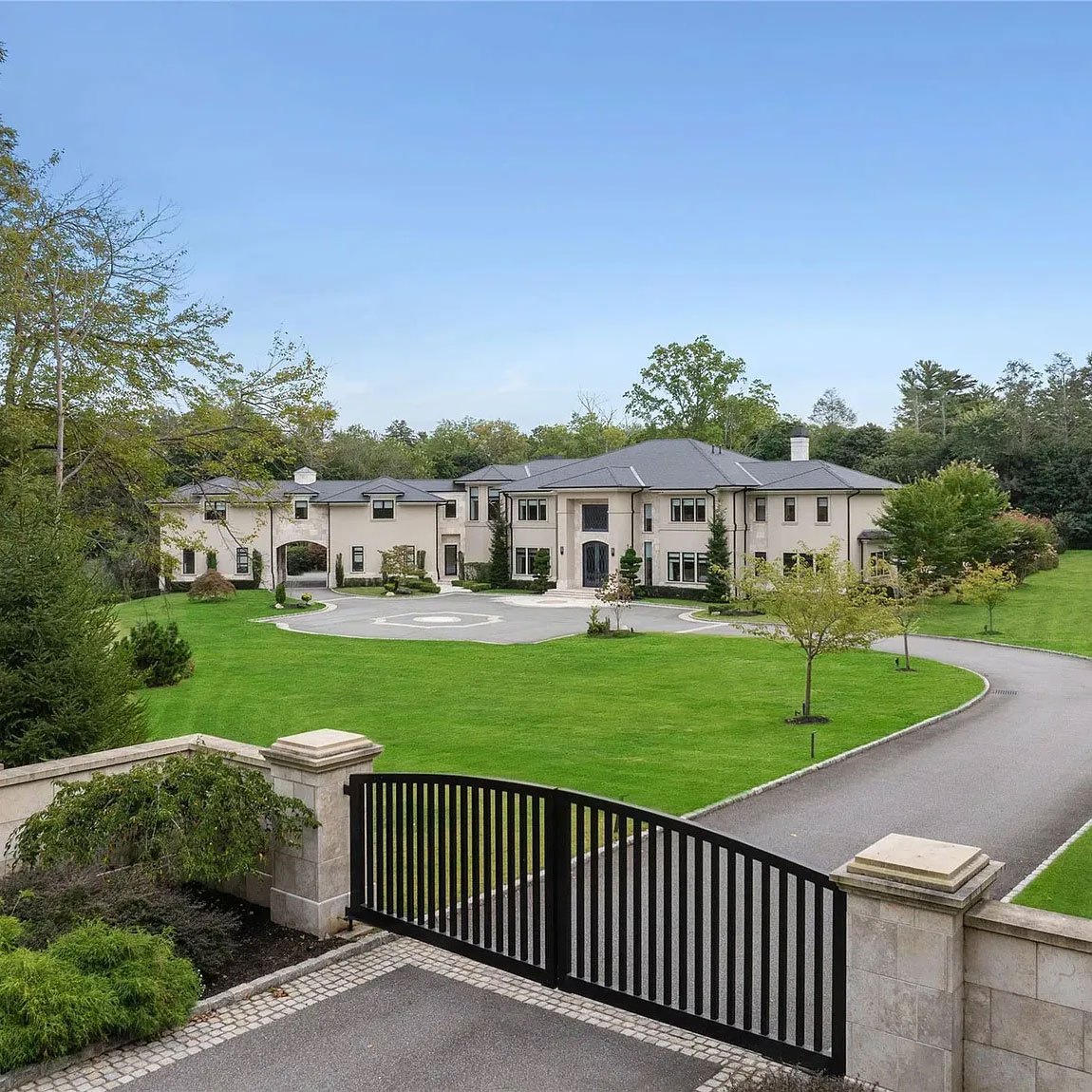 Long Island estate in prestigious enclave