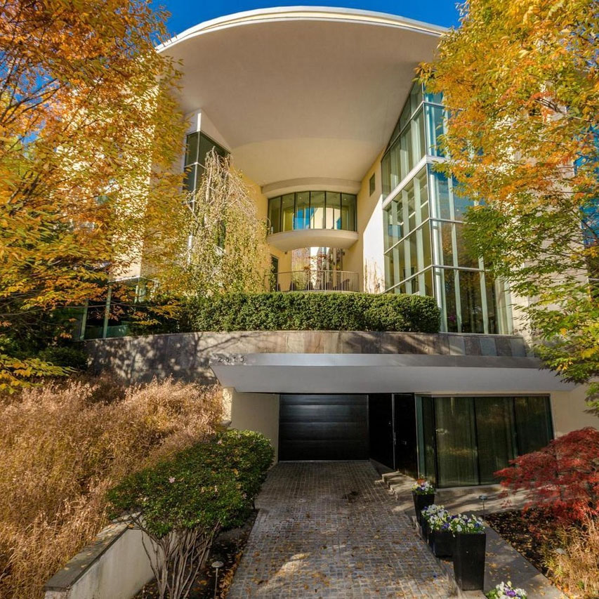 Washington DC mansion with movie theater & elevator
